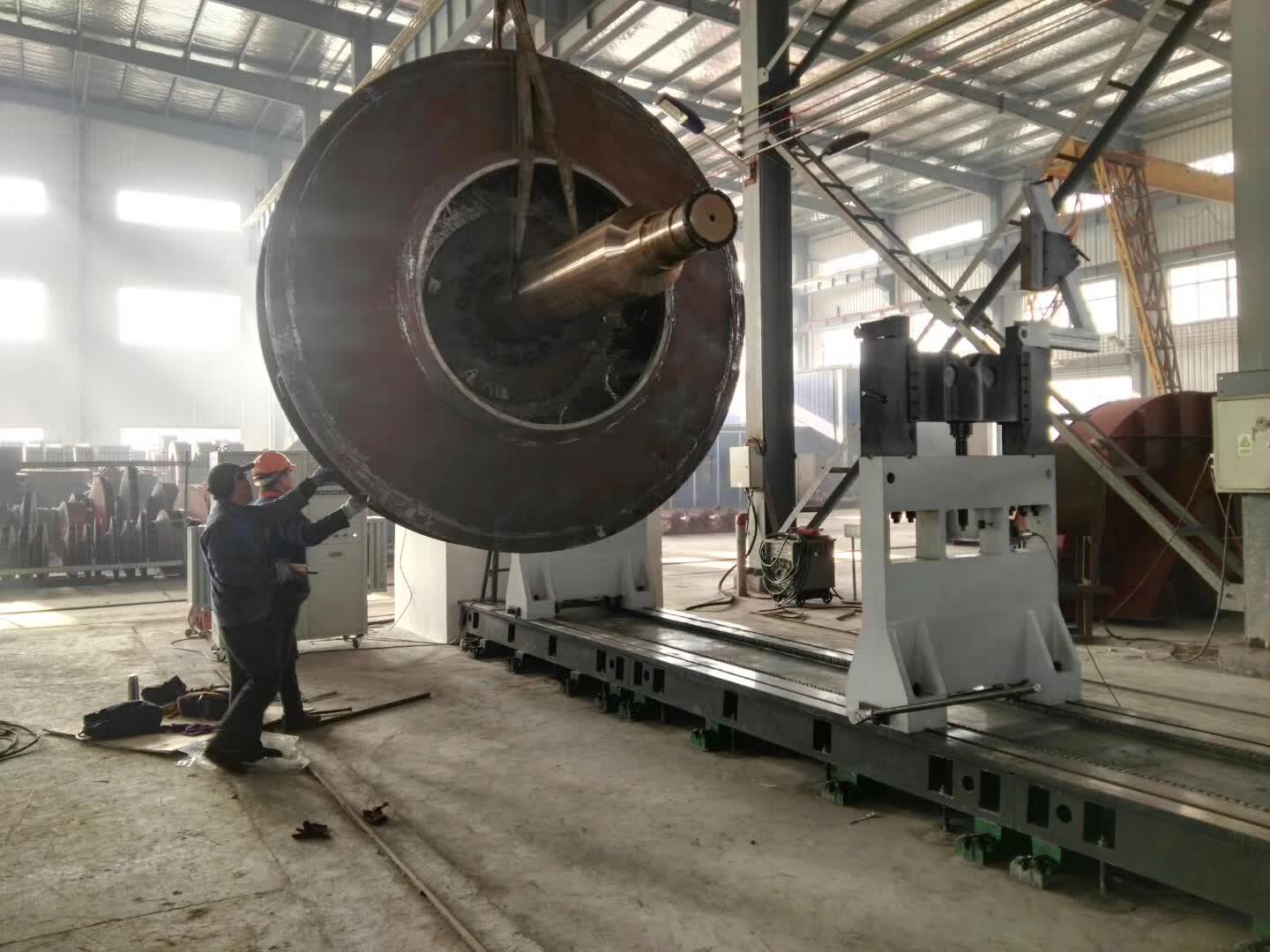 What are the main performance functions of a dynamic balancing machine?