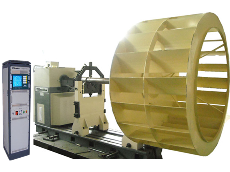 The universal dynamic balancing machine must be calibrated before use