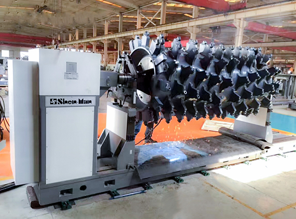 Precision adjustment of the rotating spindle of the dynamic balancing machine